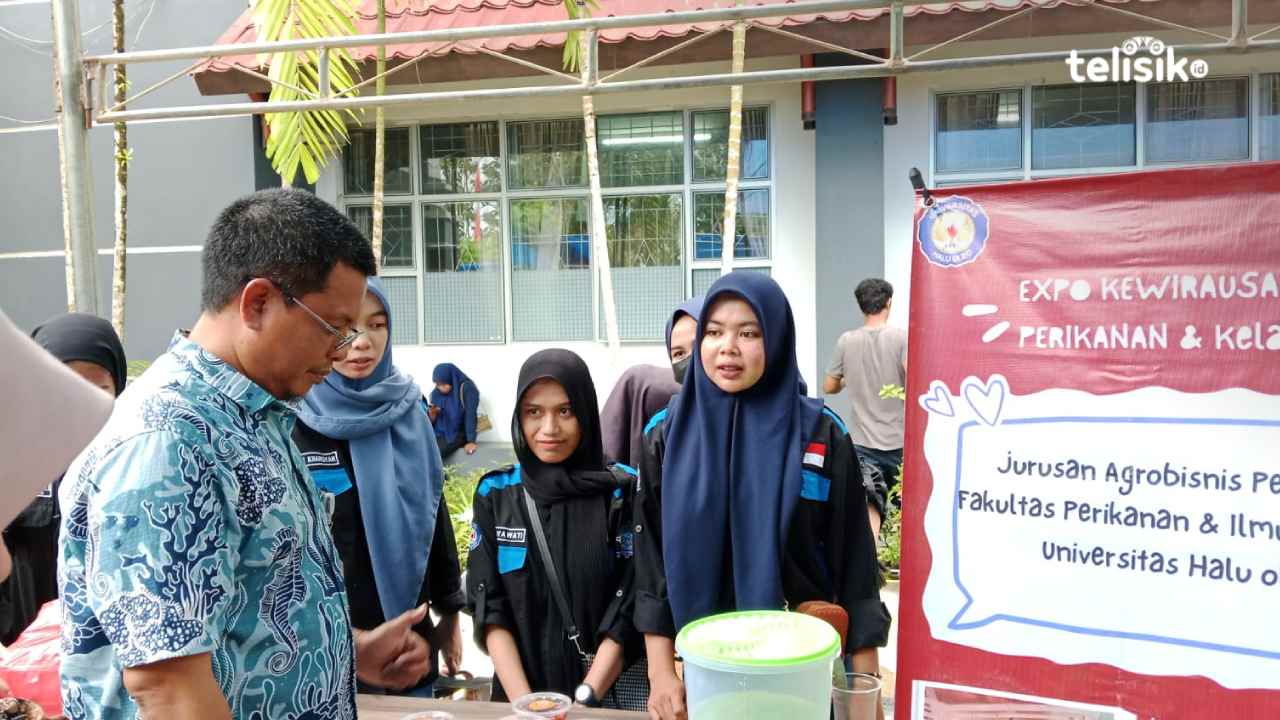 FPIK UHO Kendari menggelar expo kewirausahaan di halaman Gedung Susi Pudji Astuti. Foto: Nur Khumairah/Telisik