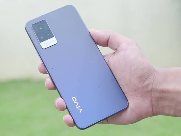 Salah satu keunggulan yang menarik dari HP Vivo terletak pada kameranya, yang mudah digunakan. Foto: Repro Radartanggamus.disway.id