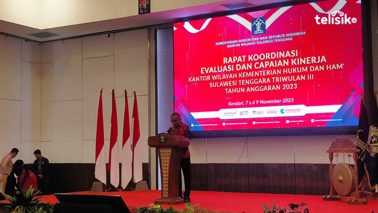 Kakanwil Kemenkumham Sulawesi Tenggara saat memberikan laporan terkait evaluasi capaian kinerja di tahun 2023. Foto: Sigit Purnomo/Telisik