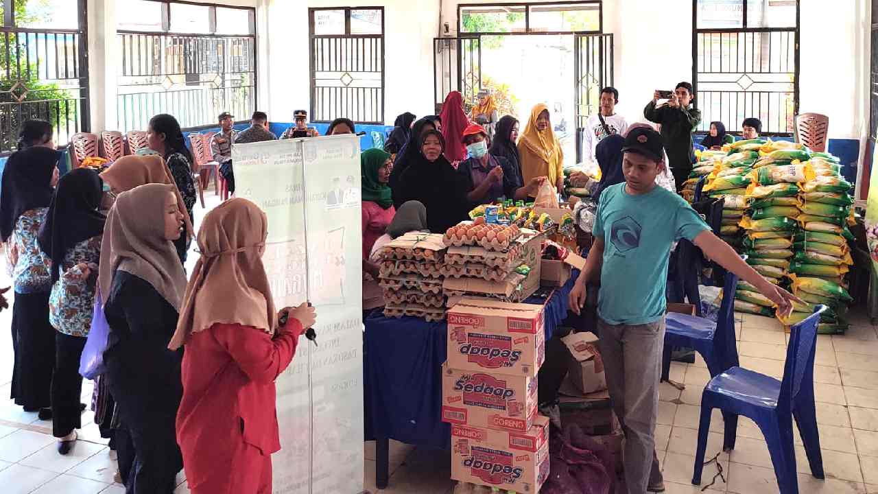 Pemda Kolaka Timur gelar pasar murah untuk menekan laju inflasi daerah. Foto: Ist.