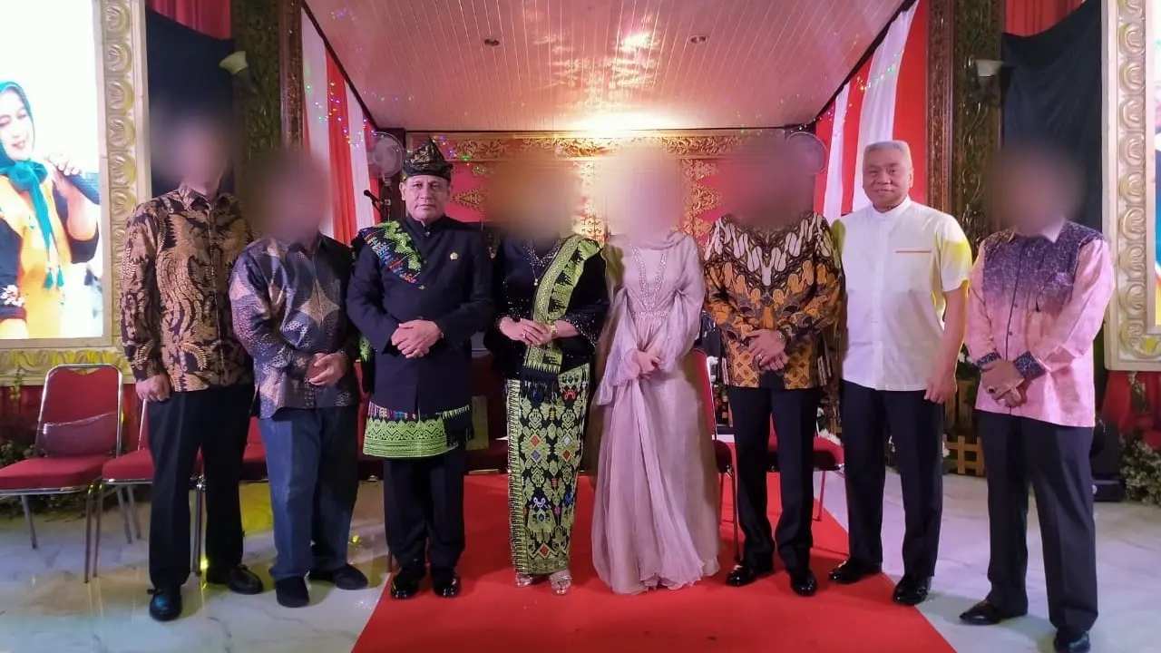 Ketua KPK, Firli Bahuri (tiga dari kiri), dan Alex Tirta (dua dari kanan), dalam suatu acara. Foto: dok. MAKI