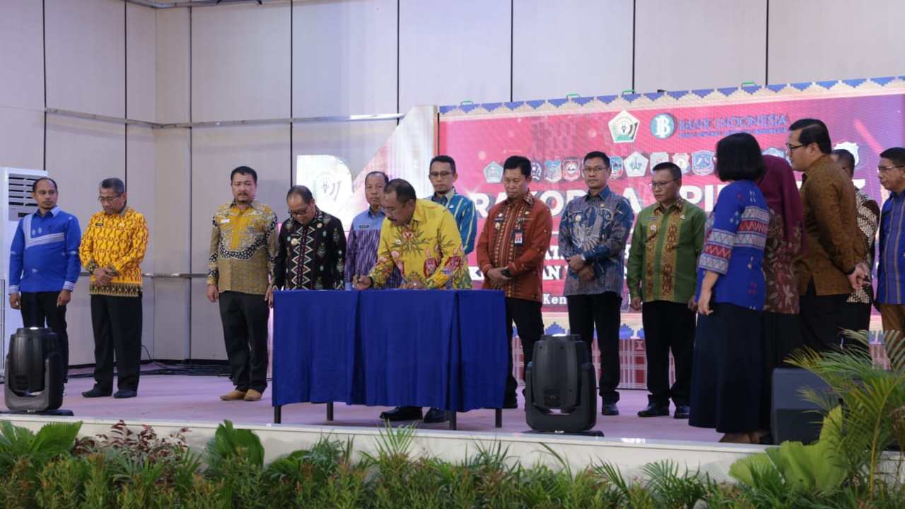 Komitmen bersama kepala daerah di Sulawesi Tenggara dalam penanganan inflasi. Foto: Ist.