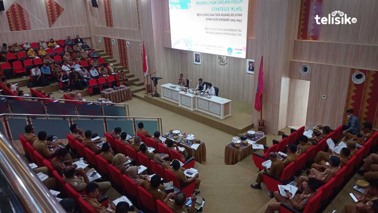 Pemkot Kendari menggelar Forum Konsultasi Publik I Kajian Lingkungan Hidup Strategis RTRW tahun 2023-2043. Foto: Sumarlin/Telisik