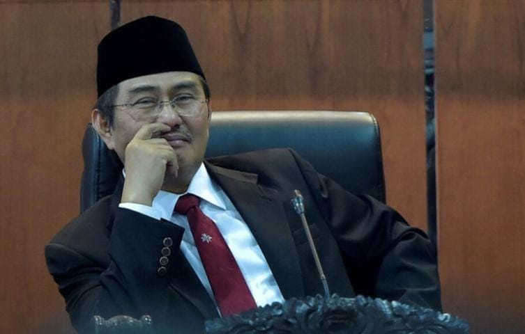 Sosok Jimly Asshiddiqie, Ketua MKMK yang copot jabatan Anwar Usman. Foto: beritasatu.com