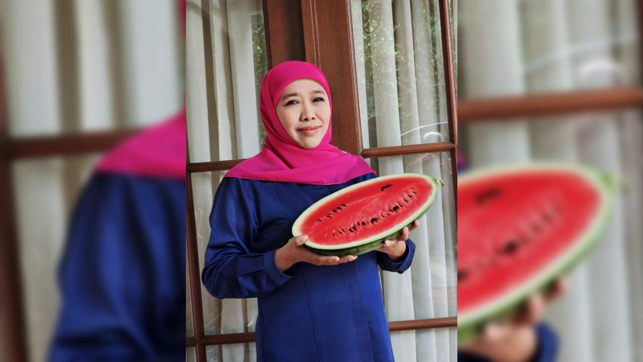 Mewakili rakyat Jawa Timur dalam mendukung perjuangan rakyat Palestina, Gubernur Jawa Timur Khofifah Indar Parawansa mengganti foto profil di media sosial pribadi miliknya. Foto: Ist.
