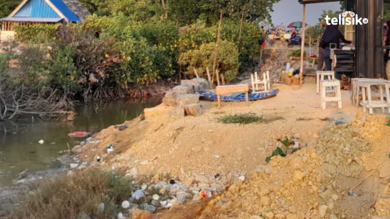 Wisata Batbat Kota Kendari mulai tercemar sampah karena ulah pengunjungnya. Foto: Andi Mahfud Arifin/Telisik