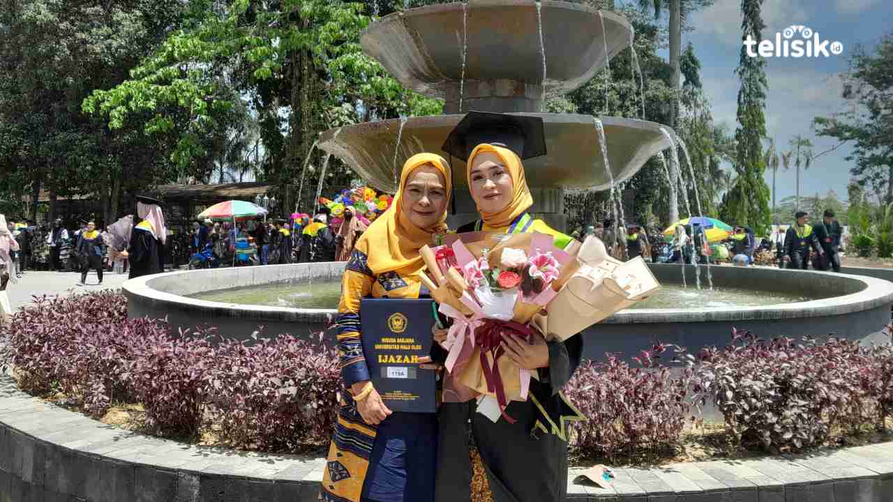 Wisudawan terbaik fakultas UHO Kendari dengan IPK 3,94, Rabu (8/11/2023). Foto: Sahira/Telisik