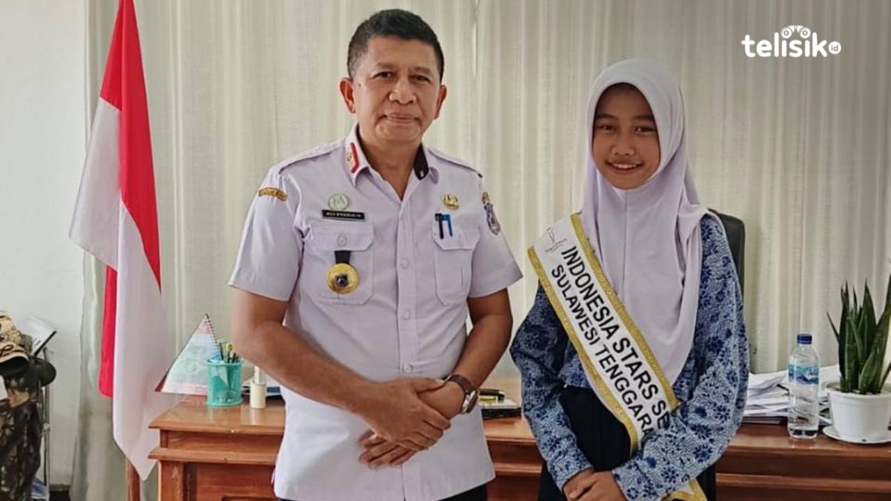 Kadis P3A Muna, Ali Syadikin bersama pelajar yang mewakili Sulawesi Tenggara. Foto: Sunaryo/Telisik