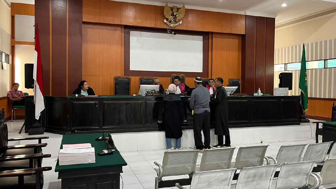 Suasana persidangan dugaan korupsi Dana Desa Laeya, Buton Utara. Foto: Ist.