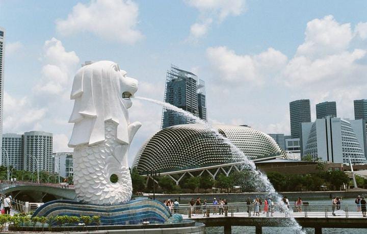 Kementerian Kesehatan Singapura baru saja melaporkan adanya lonjakan drastis kasus COVID-19 dalam satu pekan, pada periode 19-25 November 2023 kemarin. Foto: Kompas.com