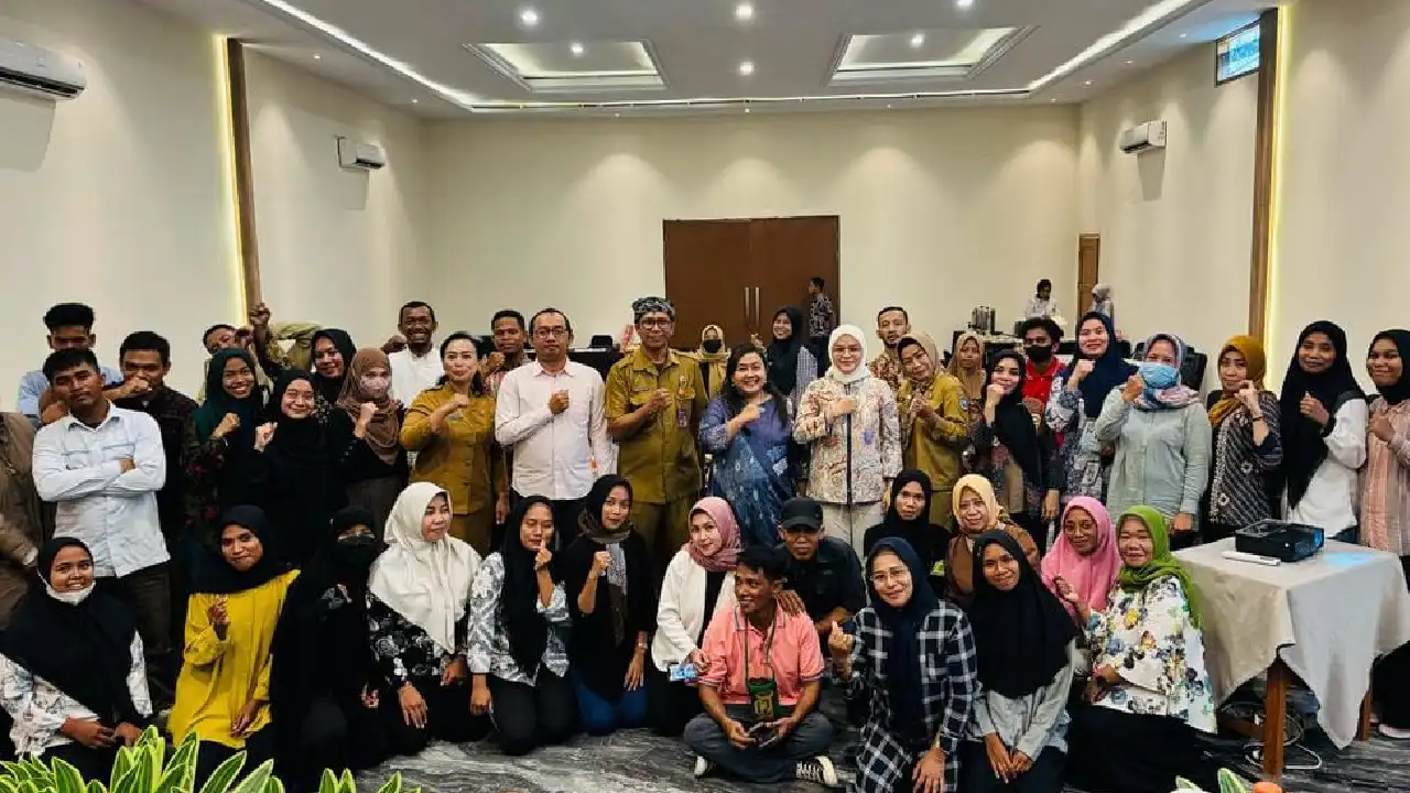 Peserta pelatihan inovasi dan kreasi kriya bagi sumber daya manusua ekonomi kreatif (ekraf) sub sektor kriya di Kota Baubau. Foto: Ist.