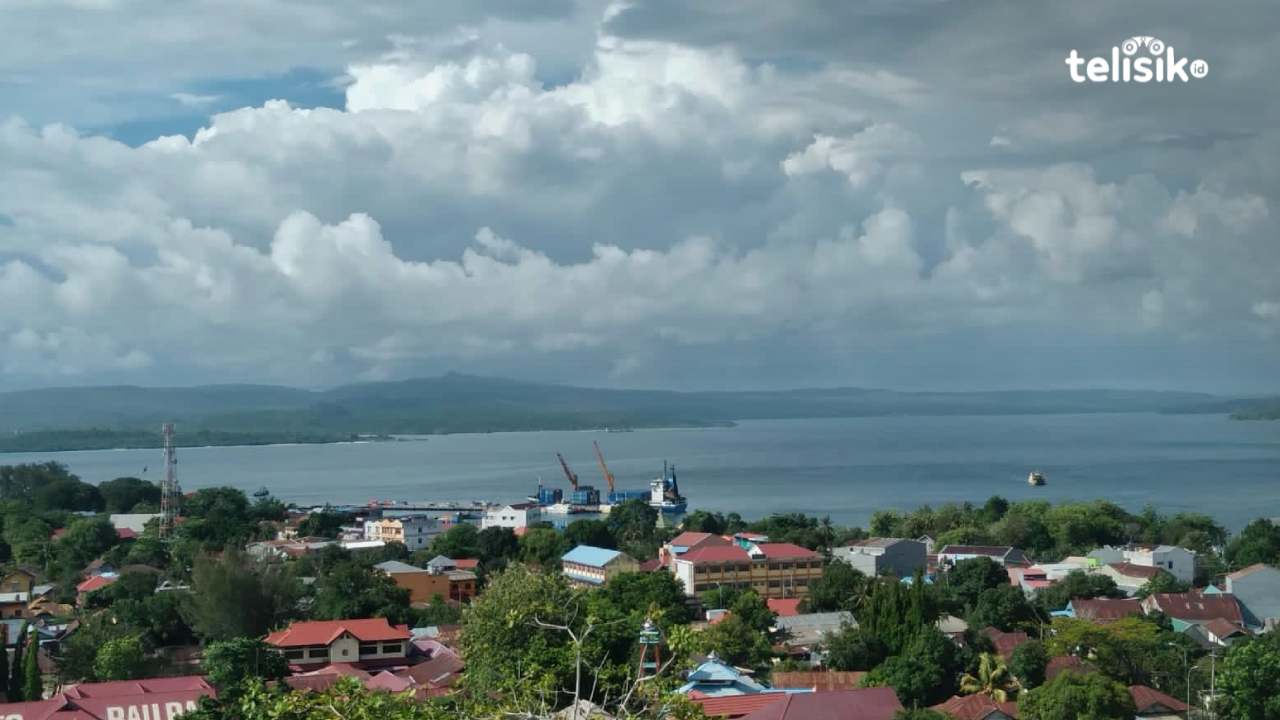 Masyarakat Kota Baubau diminta waspada, cuaca ekstrem diprediksi hingga Maret 2024. Foto: Elfinasari/Telisik