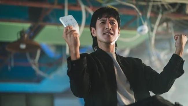 Kabar mengejutkan datang dari Negeri Ginseng. Bintang film Korea Parasite, Lee Sun Kyun ditemukan meninggal dunia di usia 48 tahun pada 27 Desember 2023. Foto: Tempo.co