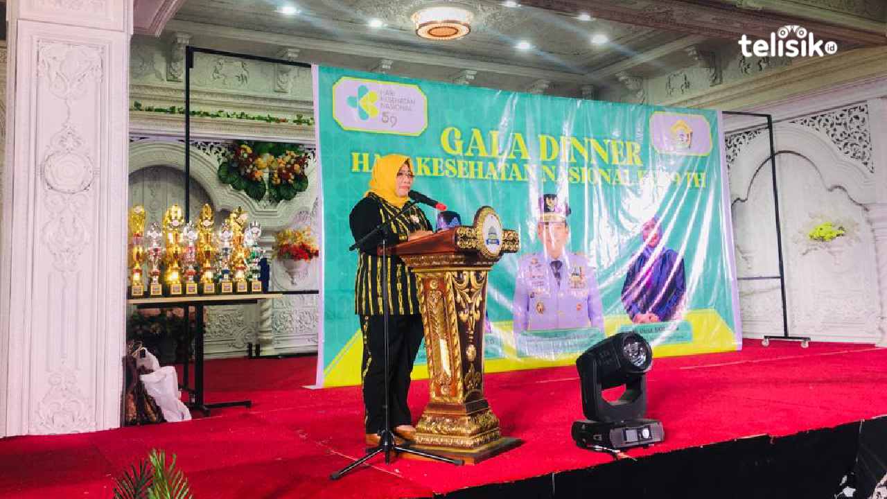 Kepala Dinas Kesehatan Provinsi Sulawesi Tenggara, Usnia saat memberikan sambutannya di penutupan HKN ke-59. Foto: Ahmad Badaruddin/Telisik