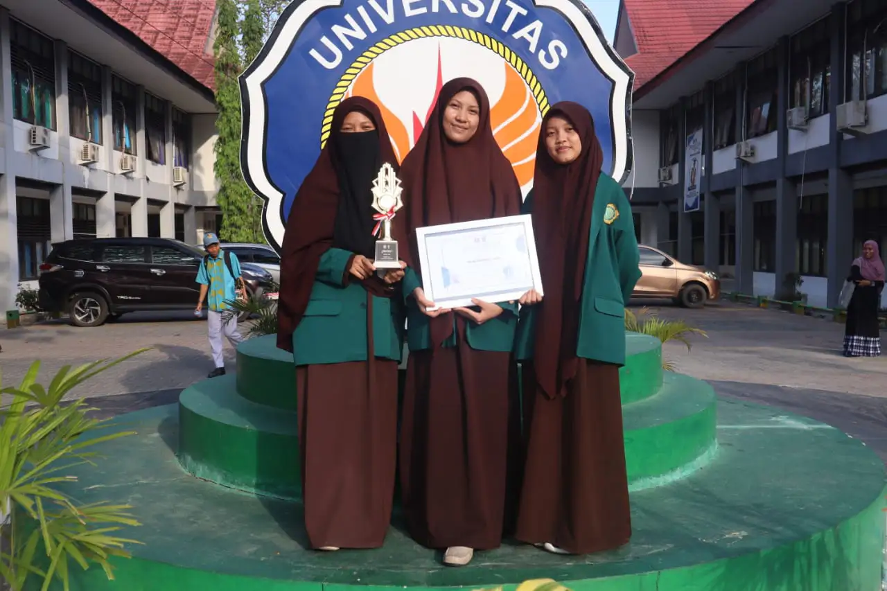 Tim putri SMA Bina Insan Mandiri Al Masrur Kendari berhasil menjadi juara pertama pada cabang lomba debat tingkat SMA/MA se-Kota Kendari. Foto: Ist.