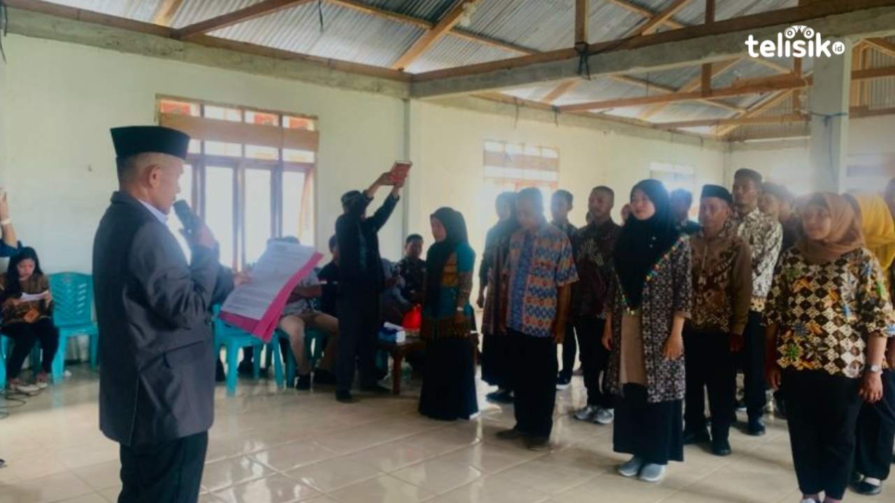 Pelantikan PTPS yang berlangsung di Gedung Serba  Guna Kelurahan Bugi, Kecamatan Sorawolio Kota Baubau. Foto: Elfinasari/Telisik