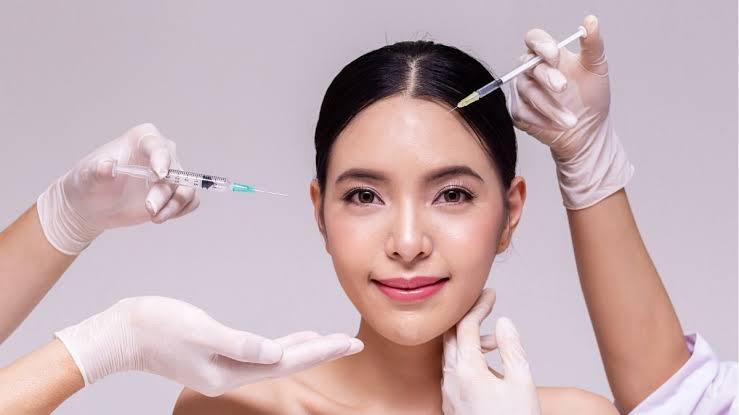 Meski memiliki hasil yang instan, ternyata suntik putih dengan vitamin C memiliki efek samping yang berbahaya untuk organ tubuh. Foto: Repro Alodokter