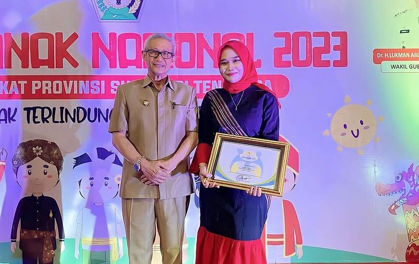 Usia yang masih tergolong muda tak menghalangi Nanda Gabriela (kanan) untuk berpartisipasi pada pemilu 2024 sebagai caleg DPR RI dapil Sulawesi Tenggara. Foto: Ist.