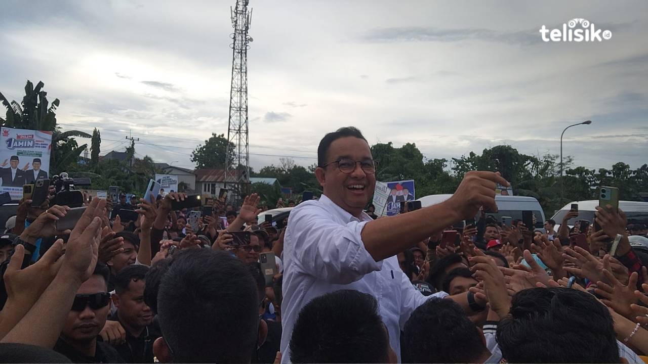 Capres nomor urut 1, Anies Rasyid Baswedan, hadiri Dialog AMIN di Warkop Bakrie. Foto: Apriadi Mayoro/Telisik