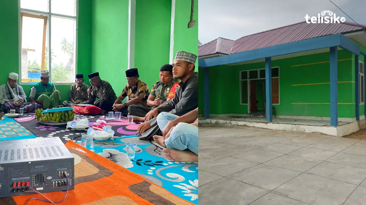 Pemdes Sawa Indah bersama beberapa tokoh masyarakat, BPD, dan Babinsa menggelar acara syukuran selesainya bangunan Perpustakaan Desa Sawa Indah, Minggu (7/1/2023). Foto: Lukman Nul Hakim/Telisik