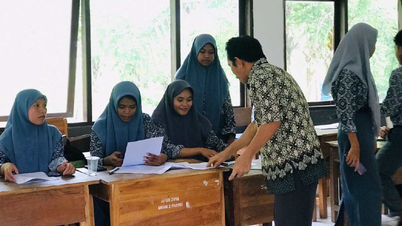 Beasiswa khusus anak PNS merupakan salah satu manfaat dari program Jaminan Kecelakaan Kerja dan Jamina Kematian. Foto: Ist
