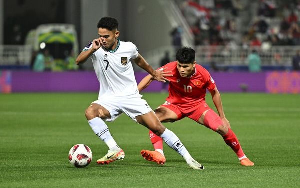 Marcelino Ferdinan (kiri) kembali dipercaya untuk dimainkan saat menghadapi Jepang di duel penentu penyisihan Grup D Piala Asia 2023 Qatar pada Rabu (24/1/2024). Foto: afc.com