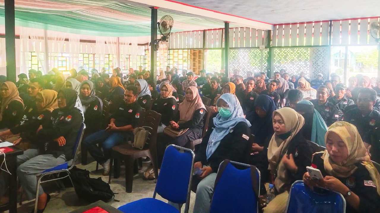 PPK dan PPS se-Muna Barat mengikuti bimtek dalam rangka mempermantap kesiapan pemilu. Foto: Ist.