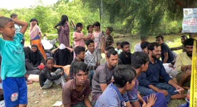 Para pengungsi Rohingnya berada di tempat penampungan sementara di Desa Karang Gading, Labuhan Deli, Deli Serdang, Sumut. Foto: Voaindonesia.com