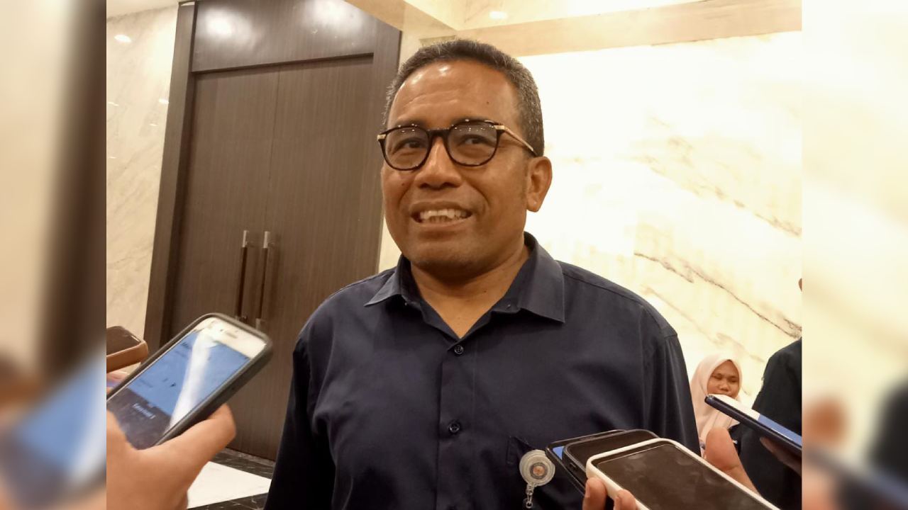 Rektor UHO, Prof. Dr. Muhammad Zamrun Firihu, memberikan pernyataan resmi terkait dugaan pelecehan, oleh oknum staf dosen. Foto: Ist.