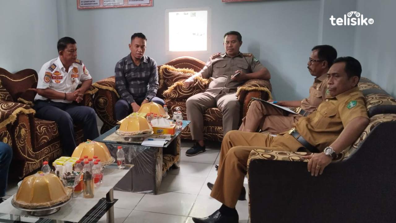 Rapat koordinasi terkait distribusi BBM subsidi jenis Pertalite di Kolaka Utara. Foto: Muh Risal/Telisik