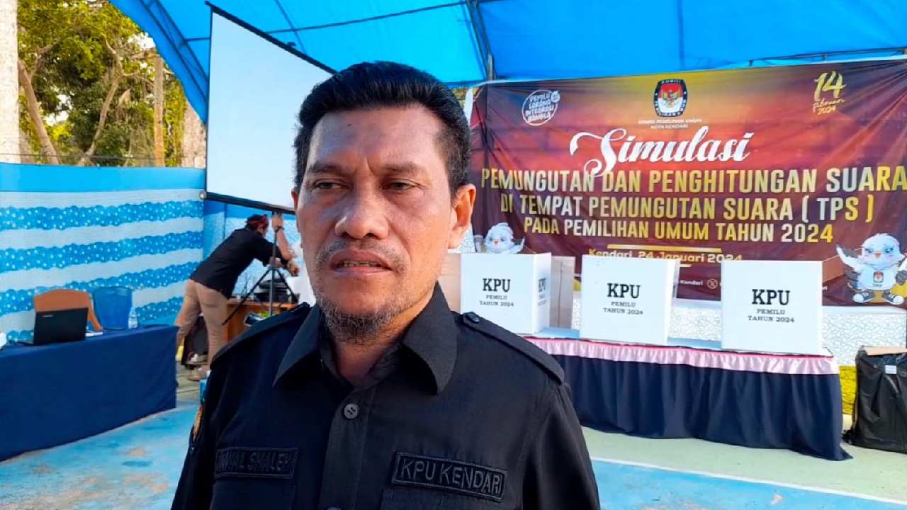 Ketua KPU Kota Kendari menjelaskan alasan simulasi pemungutan suara dilakukan di Kelurahan Nambo. Foto: Screnshot video