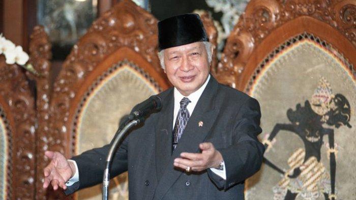 Presiden Soeharto tidak menginginkan Try Sutrisno saat itu menjadi Wakil Presiden usai kedekatan bersama BJ. Habieb sangat akrab. Foto: Poskupang
