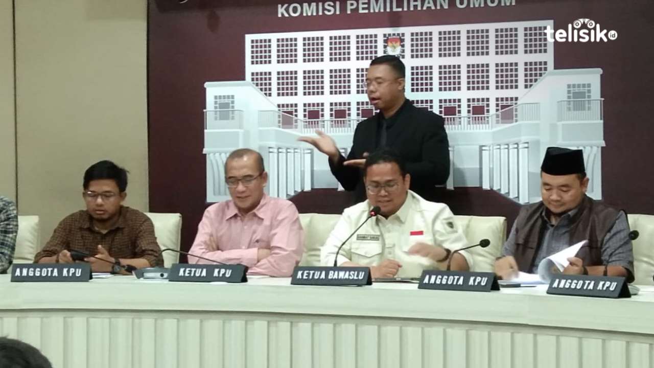 KPU RI dan Bawaslu RI menjelaskan berbagai permasalahan yang muncul saat pemungutan suara Pemilu 2024 di Media Center KPU RI, Jakarta, Kamis (15/2/2024). Foto: Mustaqim/Telisik