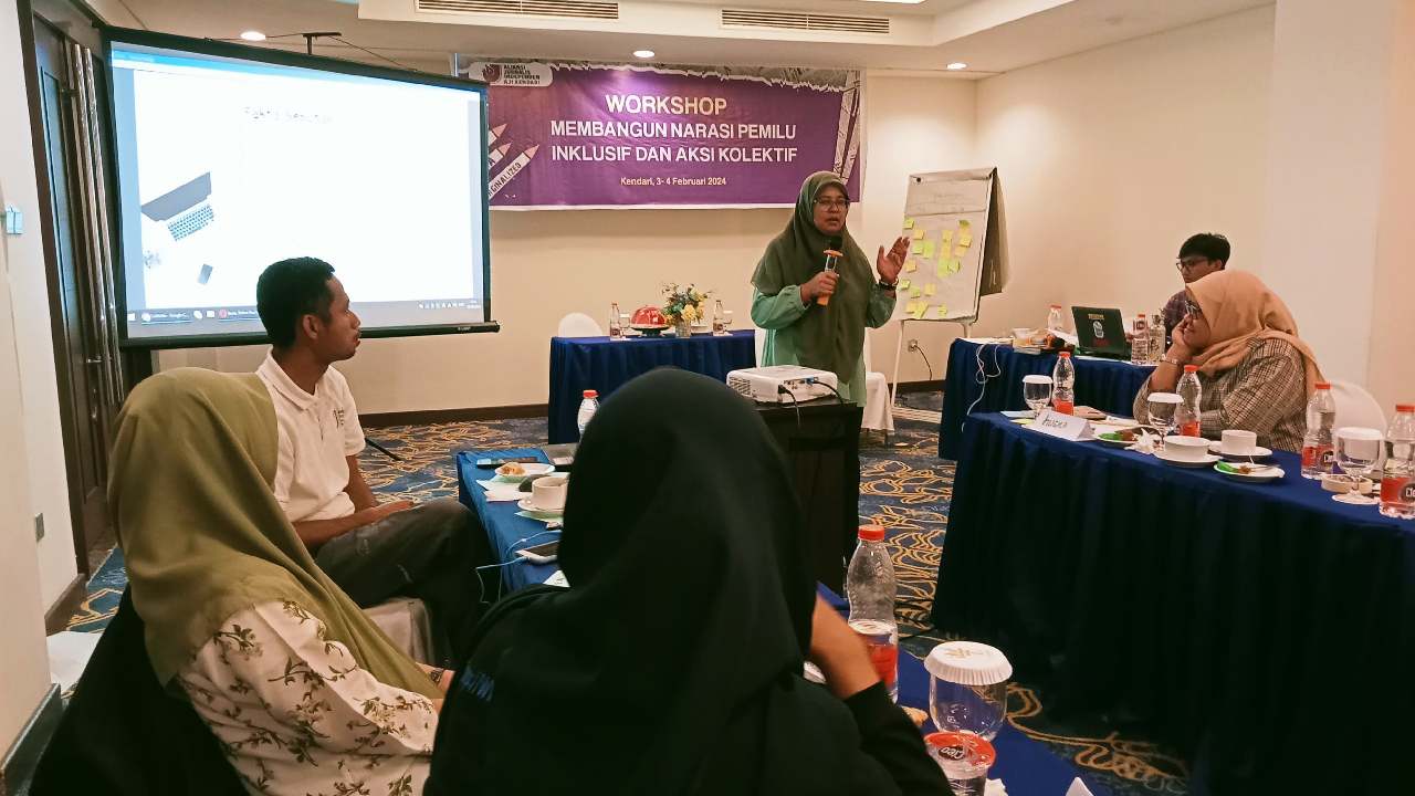 Suasana workshop yang digelar AJI Kendari bertajuk Membangun Narasi Pemilu Inklusif dan Aksi Kolektif. Foto: Ist.