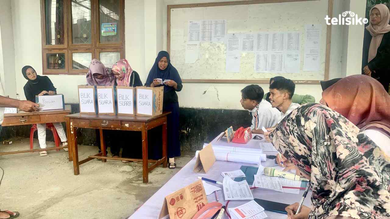 Simulasi pungut hitung surat suara yang berlangsung di Kelurahan Bukit Wolio Indah Kota Baubau. Foto: Elfinasari/ Telisik