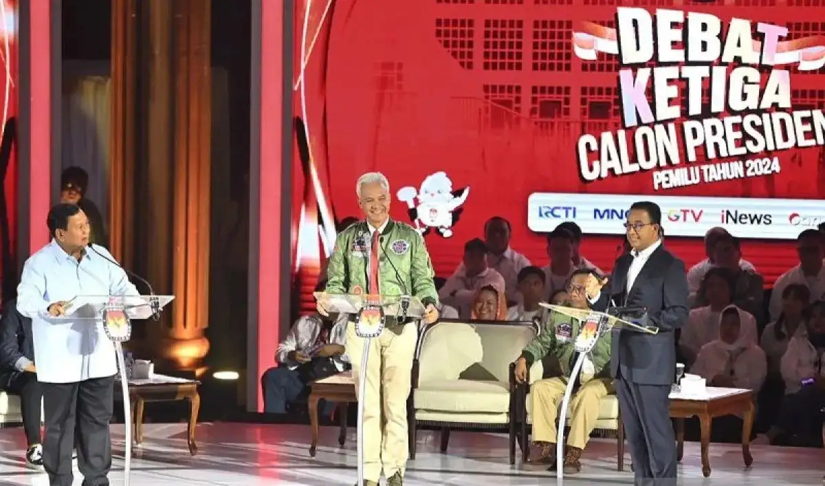 Tiga calon presiden Anies Baswedan, Prabowo Subianto, dan Ganjar Pranowo, saat debat ketiga kembali bertemu di debat kelima di Jakarta Convention Center, Senayan, Minggu (4/2/2024) malam ini. Foto: Dok. Antara