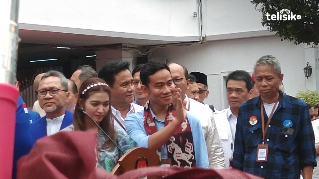 Gibran Rakabuming Raka usai mendaftar bersama pasangannya Prabowo Subianto sebagai capres-cawapres ke KPU RI, Jakarta, 25 Oktober 2023. Foto: Mustaqim/Telisik