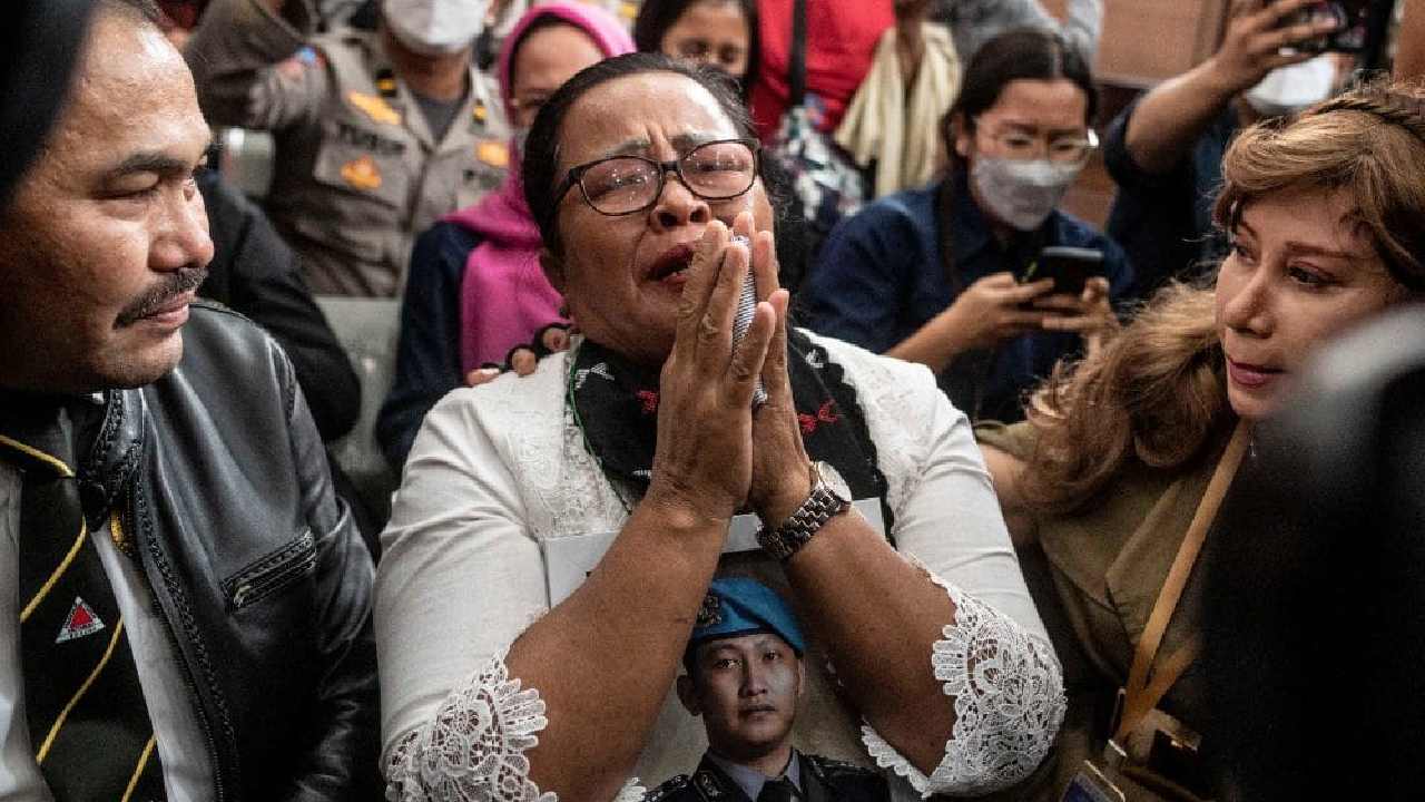 Keluarga Nofriansyah Yosua Hutabarat atau dikenal publik sebagai Brigadir J, mengajukan gugatan terhadap Ferdy Sambo cs senilai Rp7,5 miliar atas perbuatan melawan hukum. Foto: Bisnis.com