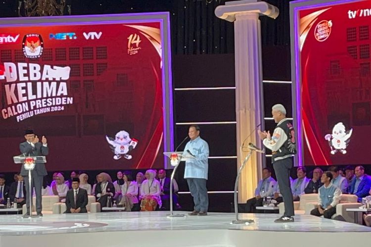 Debat ke-5 calon presiden (capres) telah berakhir dengan mempertemukan capres nomor urut satu Anies Baswedan, capres nomor urut dua Prabowo Subianto, dan capres nomor urut tiga Ganjar Pranowo, Minggu (4/1/2024). Foto: Repro Kompas.com