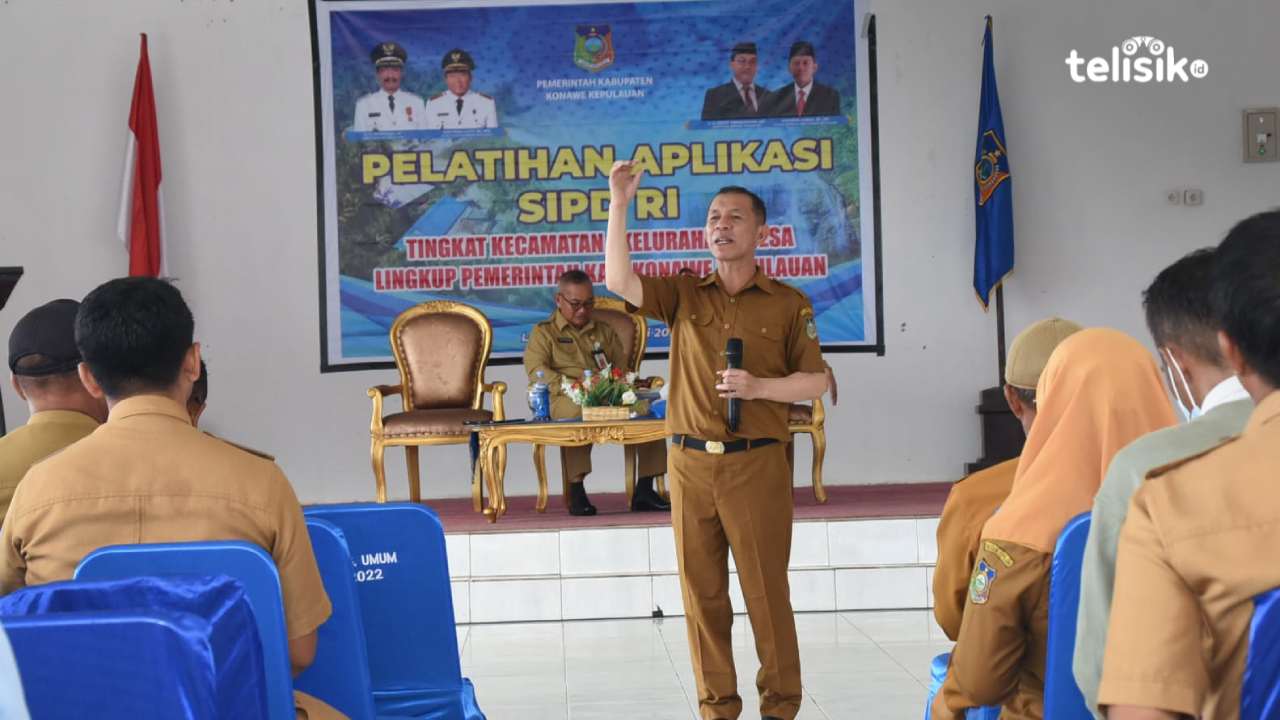 Kepala Bapedda Konawe Kepulauan, Safiuddin Alibas saat membawakan materi penggunaan aplikasi SIPD RI. Foto: Lukman Nul Hakim/Telisik