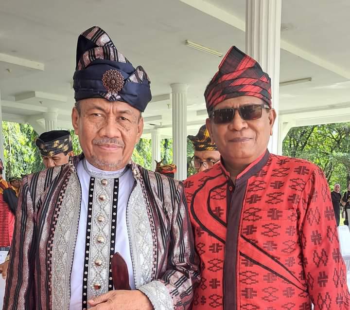 Kadis PMD Muna, Fajaruddin Wunanto (kanan) bersama Plt Bupati Muna, Bachrun Labuta. Foto: Ist.