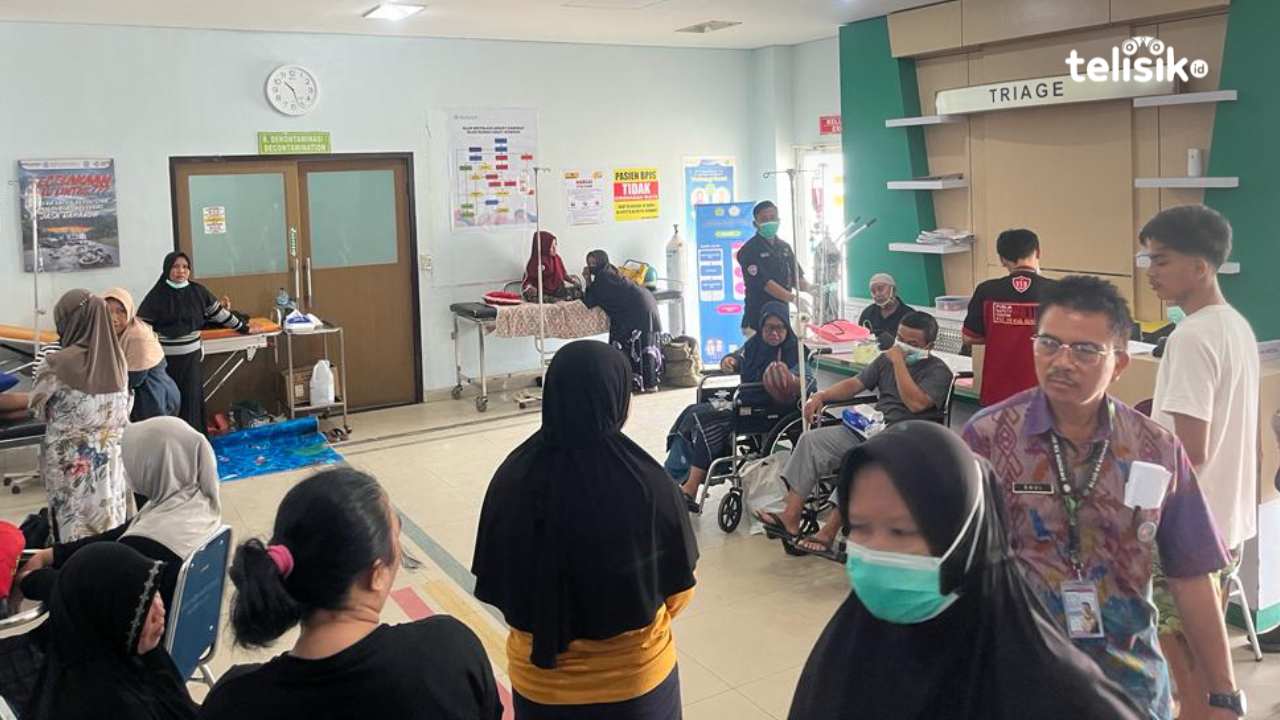 Sejumlah pasien di IDG BLUD RS Konawe belum mendapatkan ruang rawat inap. Foto: Sigit Purnomo/Telisik