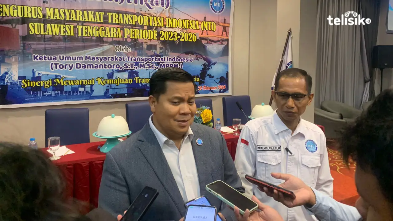 Sekjen Pengurus Pusat MTI,  Haris Muhammadun (kiri) dan Prof. Adris A. Putra Ketua Umum MTI Sultra (kanan). Foto: Riksan Jaya/Telisik