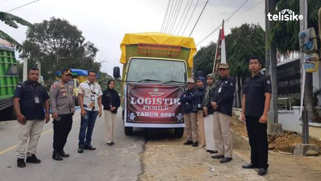 KPU Muna mulai mendistribusikan logistik pemilu. Foto: Sunaryo/Telisik