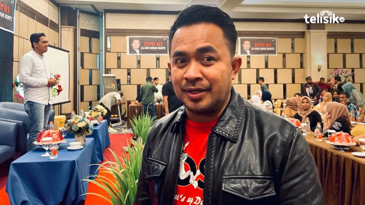 La Ode Umar Bonte saat menghadiri acara silaturahmi bersama tim pemenangannya pada Minggu (25/2/2024). Foto: Ayu Safitri/Telisik
