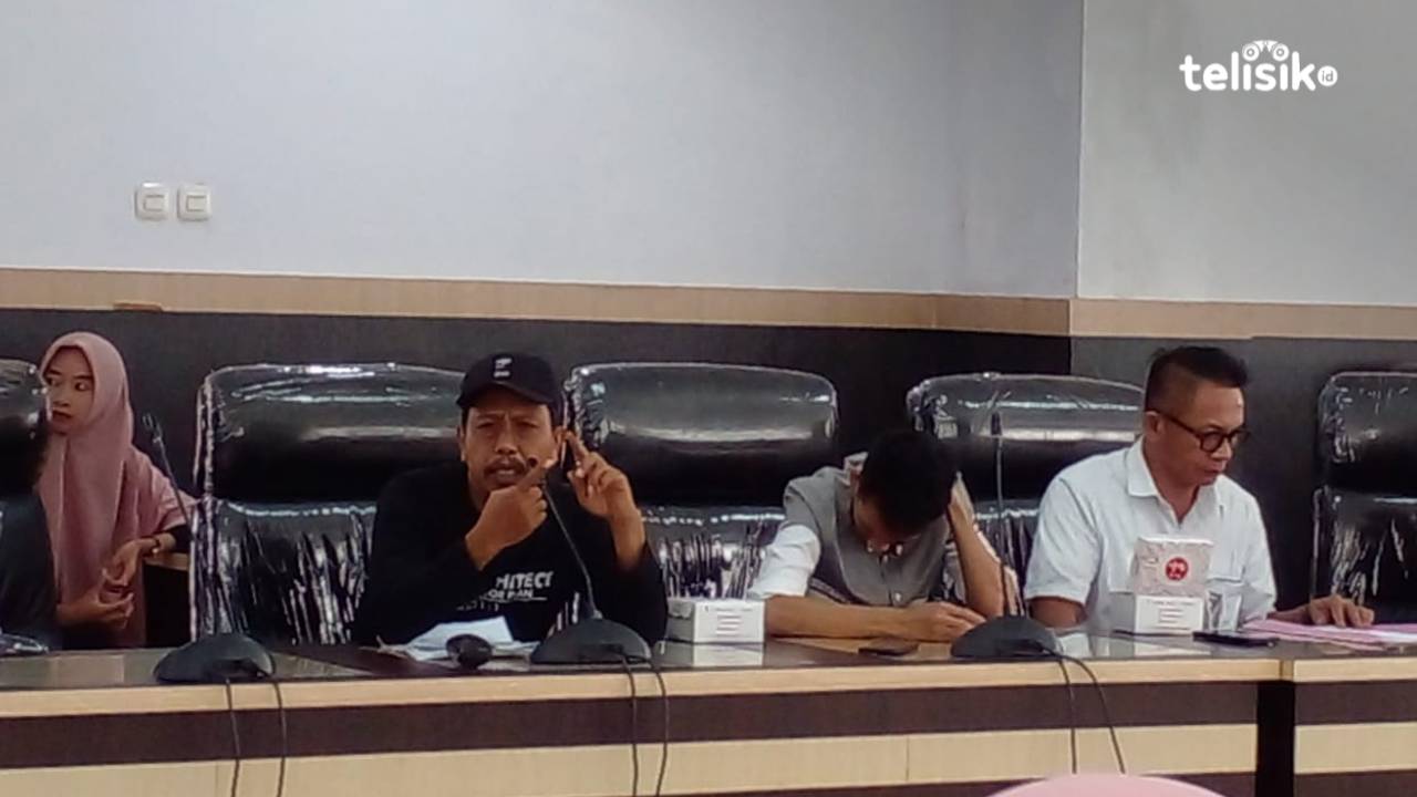 Warga BTN Griya Asri Cendana meminta fasilitas umum untuk dikembalikan ke fungsinya. Foto: Nur Aziza/Telisik