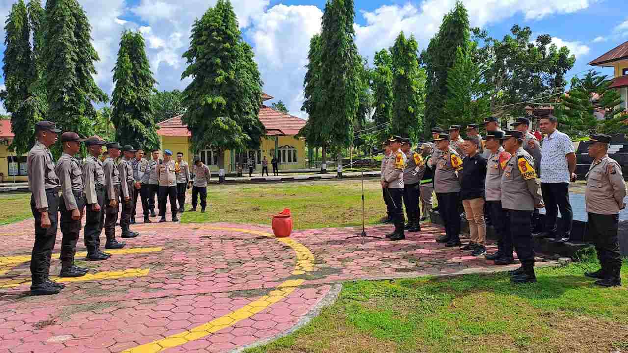 Giat penyambutan lima Bintara baru dilingkup polres Buton. Foto: Ist.