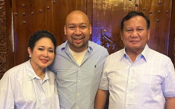Prabowo Subianto bersama mantan istri, Titiek Soeharto dan putra mereka, Didit Prabowo. Foto: Repro Insertlive