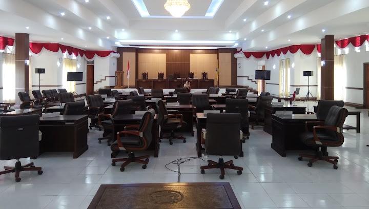 Gedung DPRD Muna yang akan diisi wajah-wajah baru. Foto: Ist.
