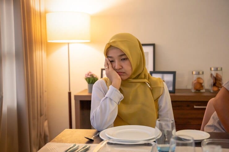 Kurang tidur seringkali dialami saat bulan Ramadan. Foto: Repro Freepik/odua